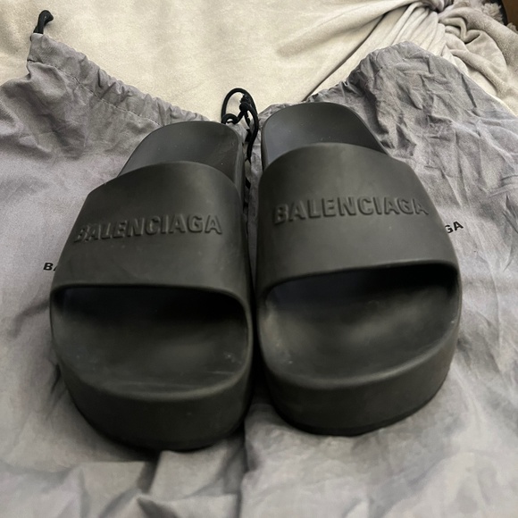 Balenciaga women’s chunky slide sandal in black - Picture 1 of 16